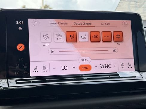 New 2025 Volkswagen Atlas Peak Edition SE image 19