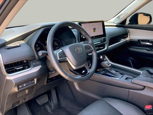 Used 2024 Toyota Grand Highlander FWD image 18