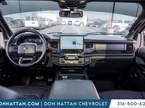 Used 2023 Ford Expedition Limited image 3