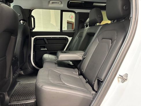 Used 2025 Land Rover Defender 110 S image 28