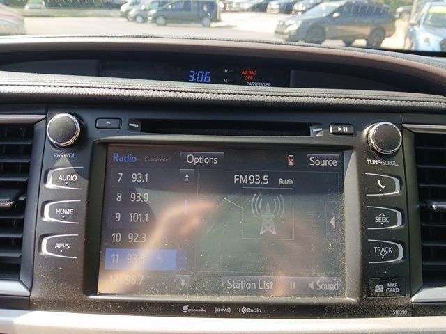 Used 2019 Toyota Highlander XLE AWD/4WD image 30