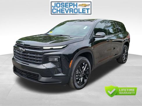 Used 2024 Chevrolet Traverse LS w/ Midnight/Sport Edition FWD image 2