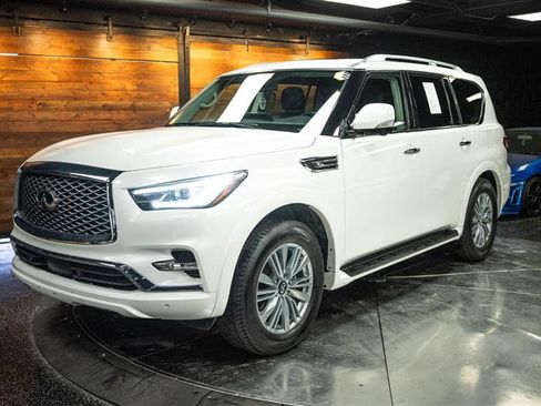 Used 2024 INFINITI QX80 Luxe image 2