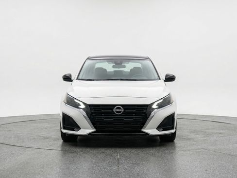 Used 2025 Nissan Altima 2.5 SV image 2