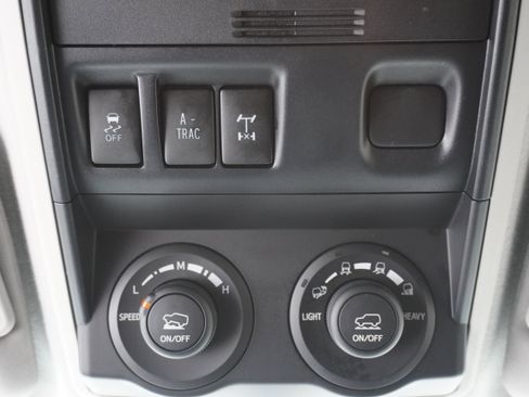 Used 2017 Toyota 4Runner TRD Off-Road AWD/4WD image 25
