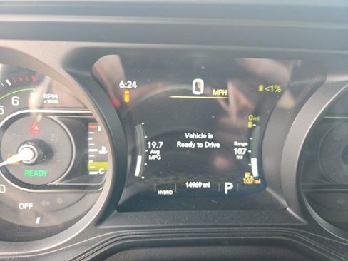 Used 2025 Jeep Wrangler Unlimited Sahara image 14