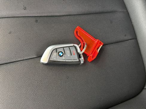 Used 2019 BMW 530e w/ Convenience Package image 29