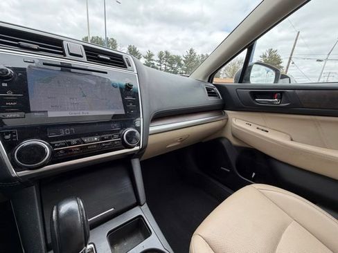 Used 2019 Subaru Outback 3.6R Limited AWD/4WD image 25
