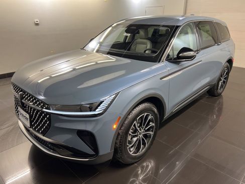 New 2026 Lincoln Nautilus Premier image 3