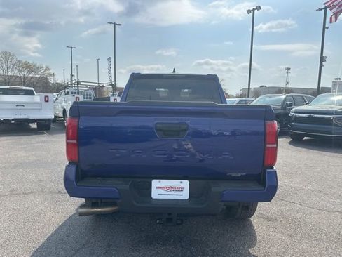 Used 2025 Toyota Tacoma TRD Off-Road AWD/4WD image 4