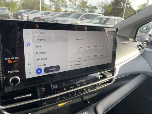 Used 2025 Toyota Sienna XLE FWD image 39