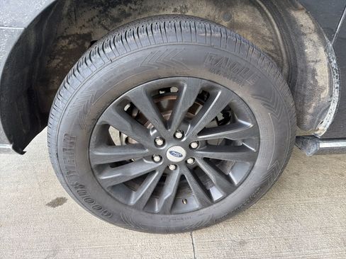 Used 2019 Ford Expedition Max Limited RWD image 19