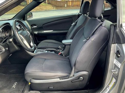 Used 2013 Chrysler 200 Touring image 26