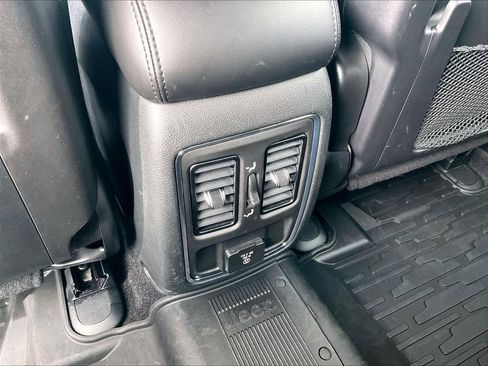 Used 2021 Jeep Grand Cherokee Laredo X AWD/4WD image 26
