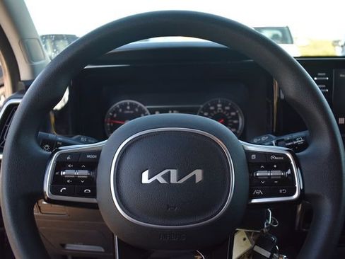 Used 2023 Kia Sorento LX FWD image 24