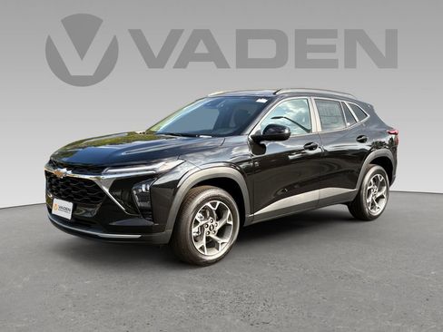 Used 2025 Chevrolet Trax LT w/ LT Convenience Package FWD image 22