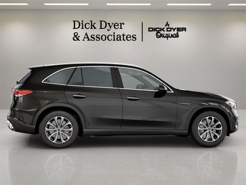 Used 2025 Mercedes-Benz GLC 300 GLC 300 image 4