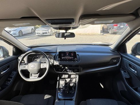 Used 2025 Nissan Rogue SV FWD image 30