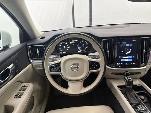 Used 2020 Volvo V60 T5 Cross Country image 26