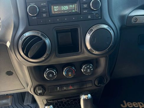 Used 2018 Jeep Wrangler Unlimited Sport w/ Connectivity Group AWD/4WD image 52