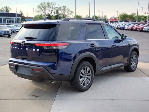 Used 2025 Nissan Pathfinder SV FWD image 16