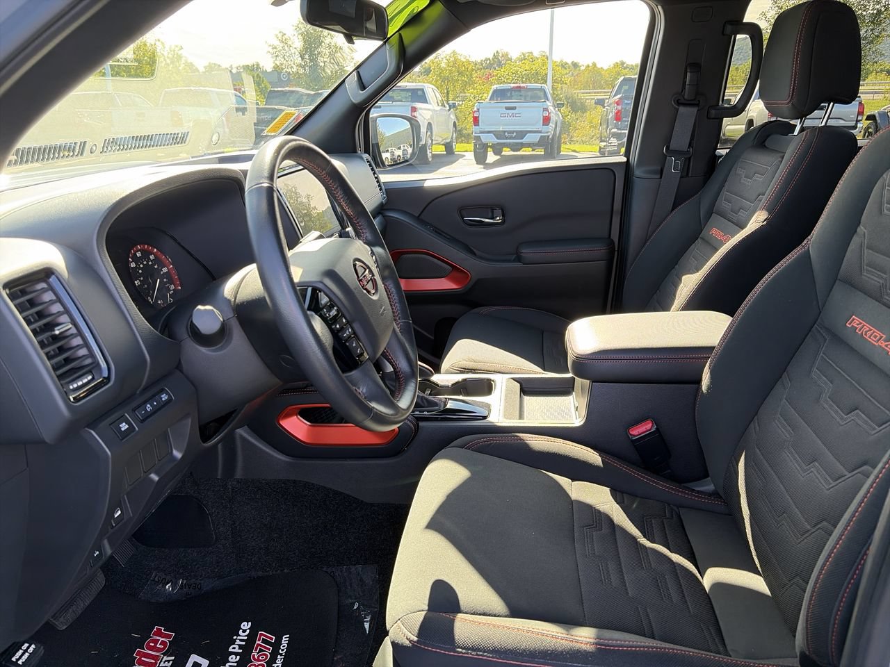 Used 2024 Nissan Frontier PRO-4X AWD/4WD image 21
