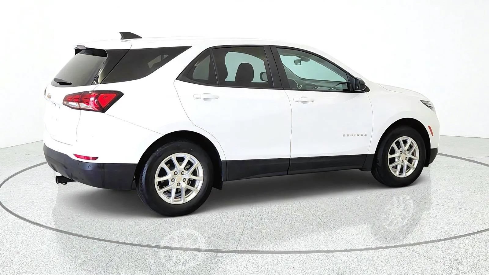 Used 2023 Chevrolet Equinox LS w/ LS Convenience Package FWD image 9