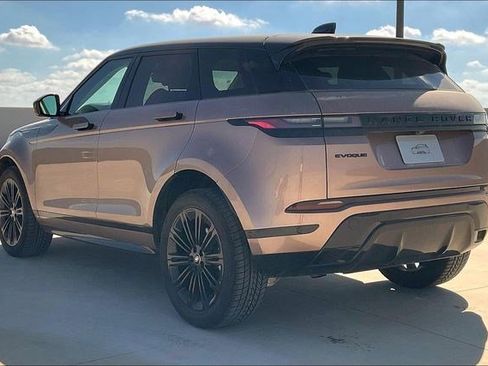 New 2025 Land Rover Range Rover Evoque Dynamic SE image 3