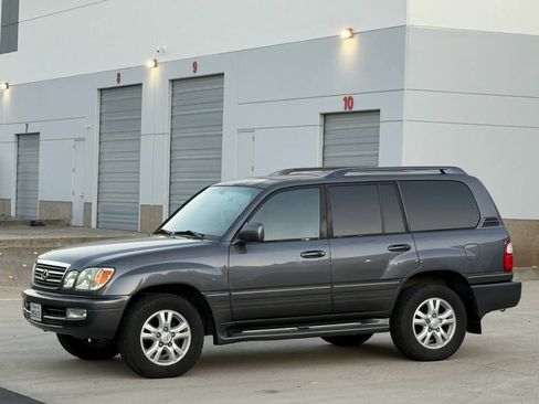 Used 2004 Lexus LX 470 4WD w/ Preferred Accessory Pkg image 19