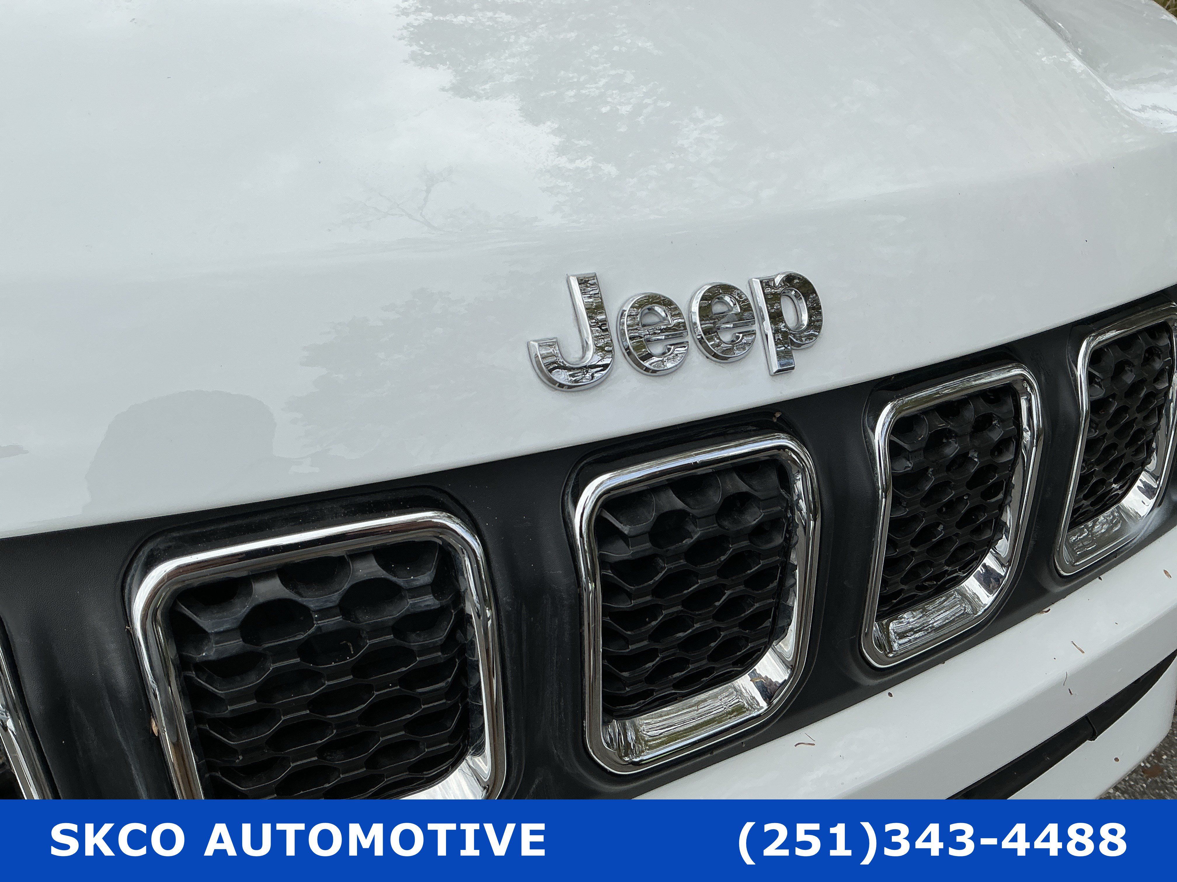 Used 2023 Jeep Compass Latitude w/ Sun and Sound Group AWD/4WD image 32