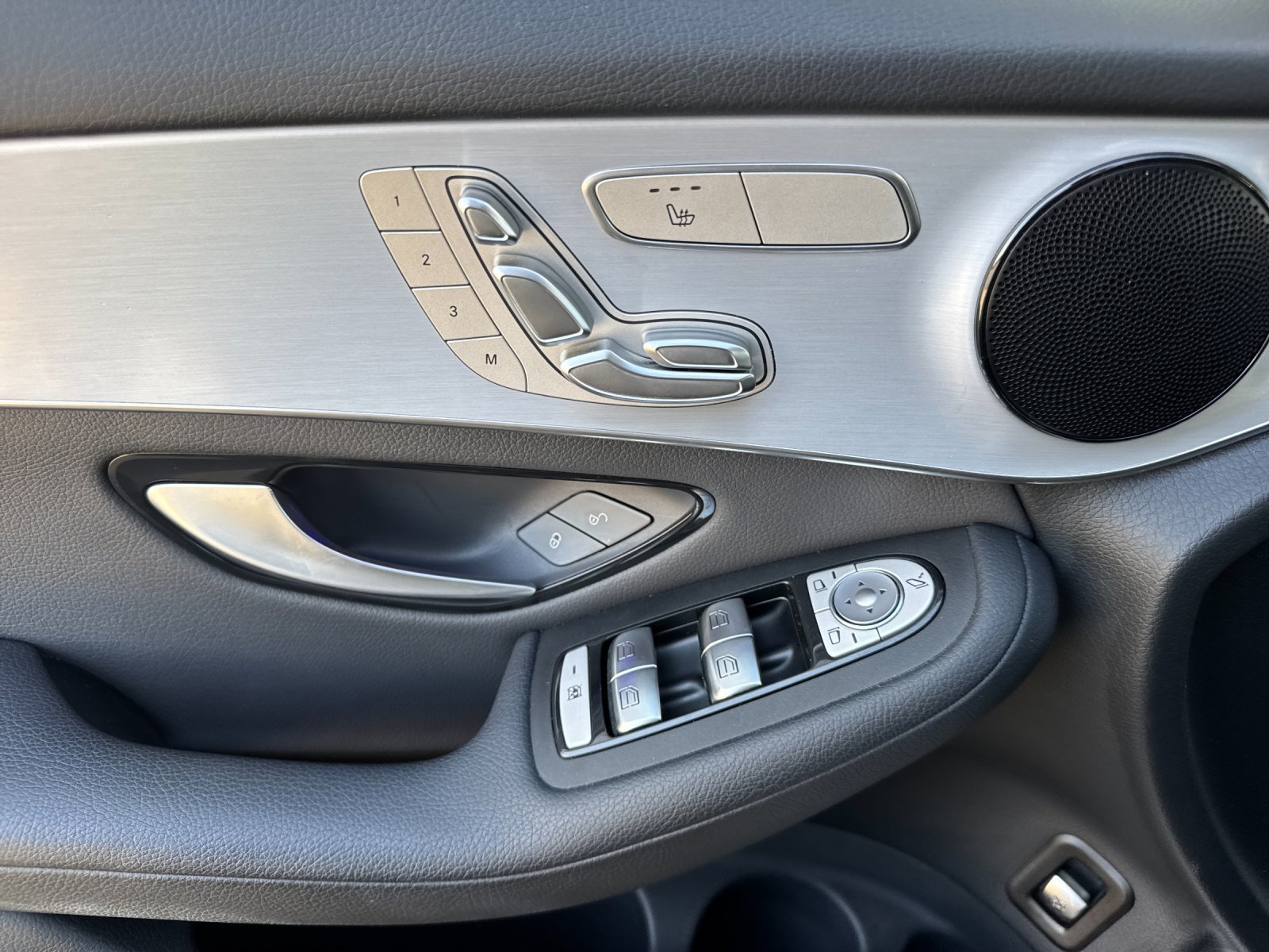 Used 2020 Mercedes-Benz GLC 300 image 11