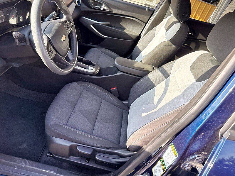 Used 2024 Chevrolet Trax LS w/ LS Convenience Package FWD image 9
