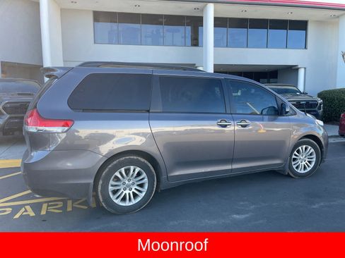 Used 2014 Toyota Sienna XLE image 10