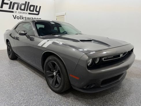 Used 2016 Dodge Challenger SXT RWD image 9