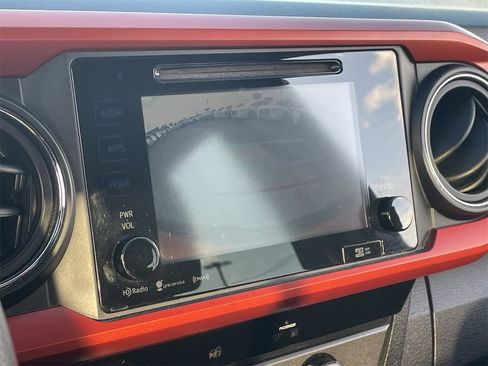 Used 2017 Toyota Tacoma TRD Off-Road image 27