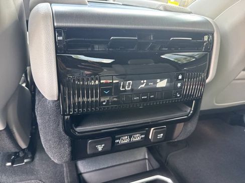 New 2026 Jeep Grand Wagoneer L Limited AWD/4WD image 19
