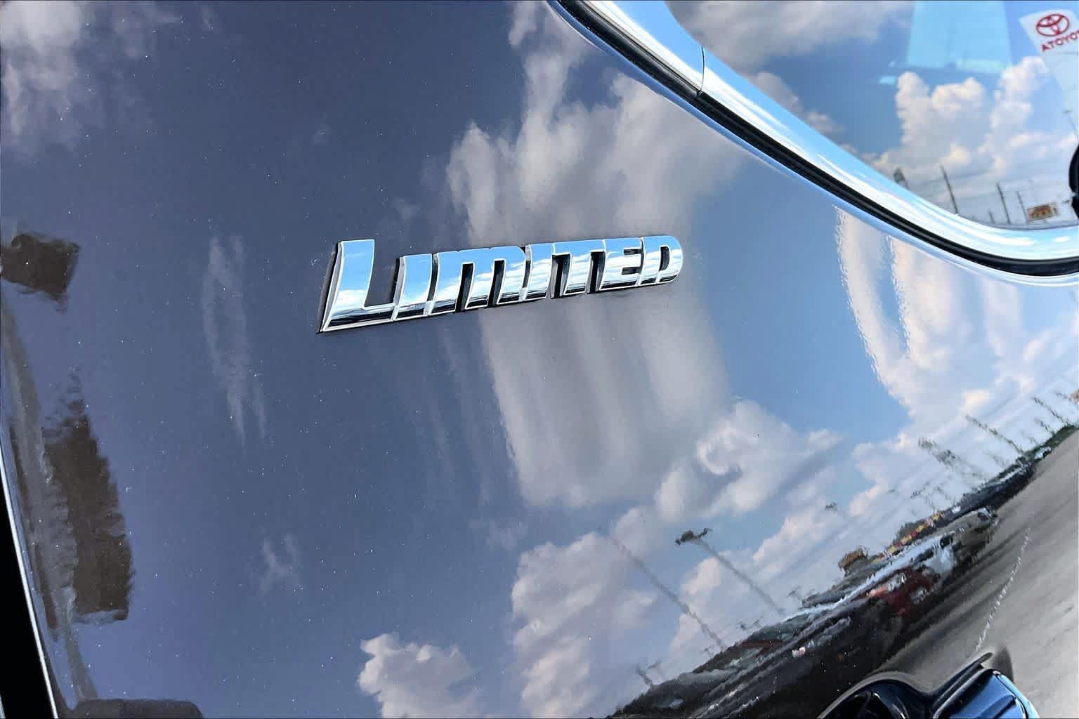 Used 2024 Toyota Tundra Limited AWD/4WD image 10