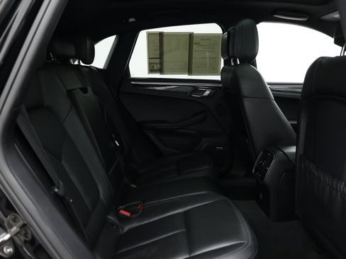 Used 2018 Porsche Macan AWD/4WD image 37
