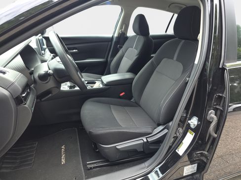 Used 2025 Nissan Sentra SV FWD image 5