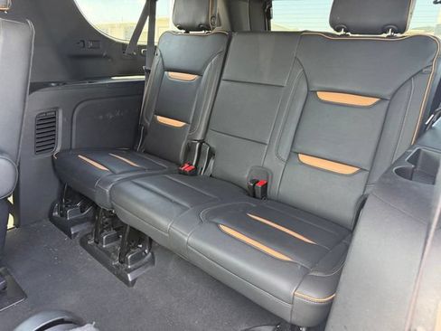 Used 2024 GMC Yukon XL AT4 w/ Technology Package AWD/4WD image 10