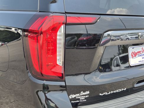Used 2023 GMC Yukon XL Denali Ultimate w/ LPO, Floor Liner Package AWD/4WD image 9