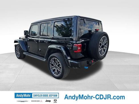 Used 2022 Jeep Wrangler Unlimited Sahara AWD/4WD image 7