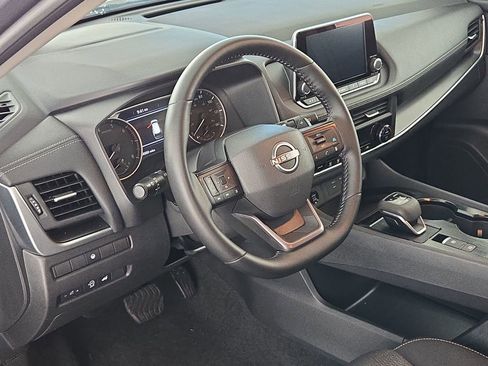 Used 2025 Nissan Rogue SV image 16