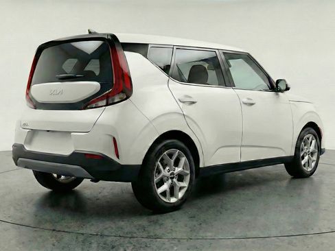 Used 2025 Kia Soul LX w/ LX Technology Package image 9