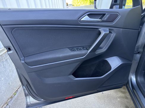 Used 2021 Volkswagen Tiguan S FWD image 4