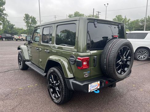 Used 2022 Jeep Wrangler Unlimited Sahara w/ Cold Weather Group AWD/4WD image 5