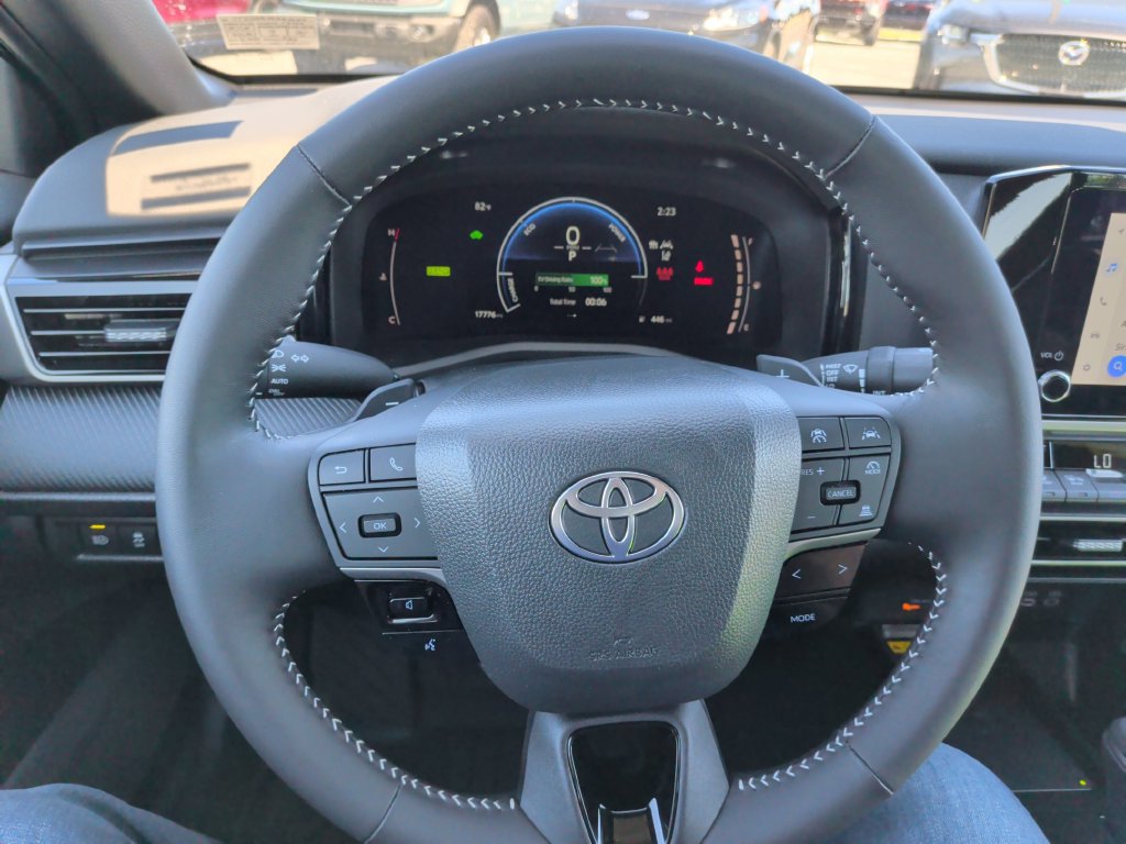 Used 2025 Toyota Camry SE w/ Convenience Package FWD image 24