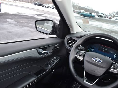 Used 2023 Ford Escape Platinum image 18