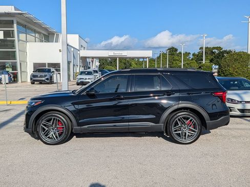 Used 2025 Ford Explorer ST RWD image 3