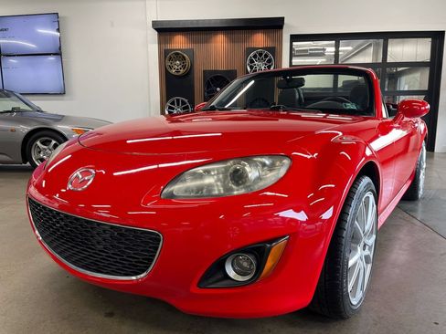 Used 2011 MAZDA MX-5 Miata Grand Touring w/ Premium Pkg RWD image 2